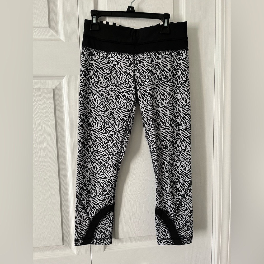 LULULEMON PANTS SIZE 4